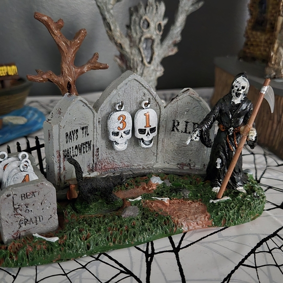 Halloween Count Down Calendar - Picture 2 of 3